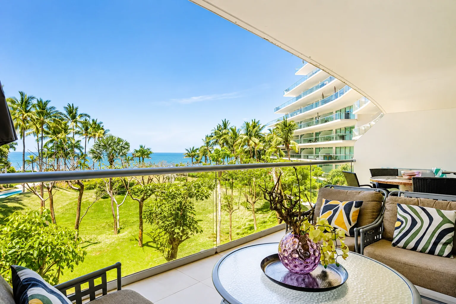 Garden Apartment — terraza con vista al jardín